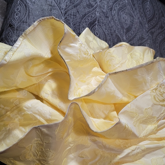 Sherri Hill Pale Yellow Floral Jacquard Ball Gown (Size 6) - Picture 8 of 8